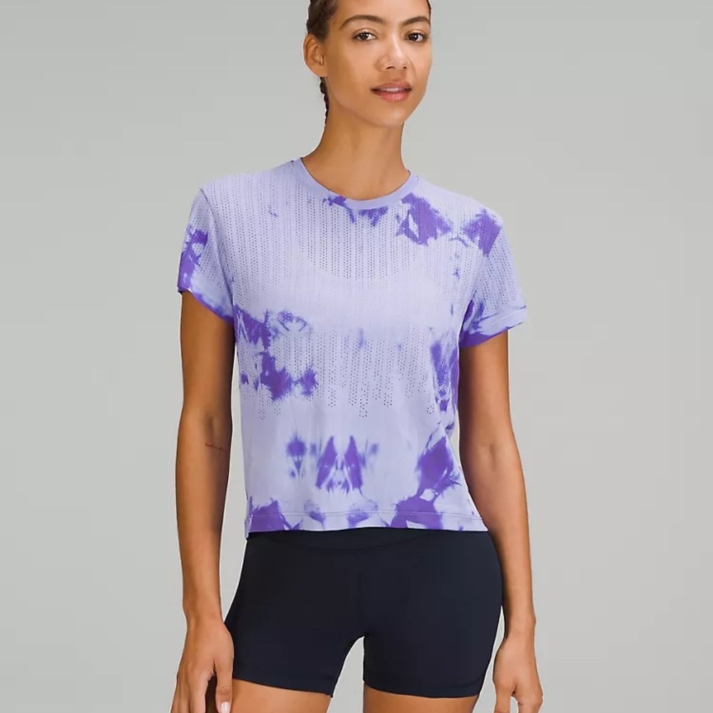 Like New Lululemon Train to Be Short Sleeve Shirt Sz 8